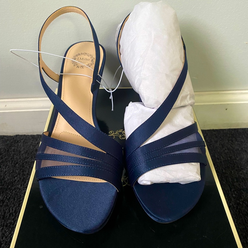 Navy heels